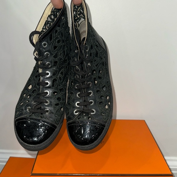 100%, authentic Chanel, crochet pattern, leather sneakers in black - Picture 2 of 9